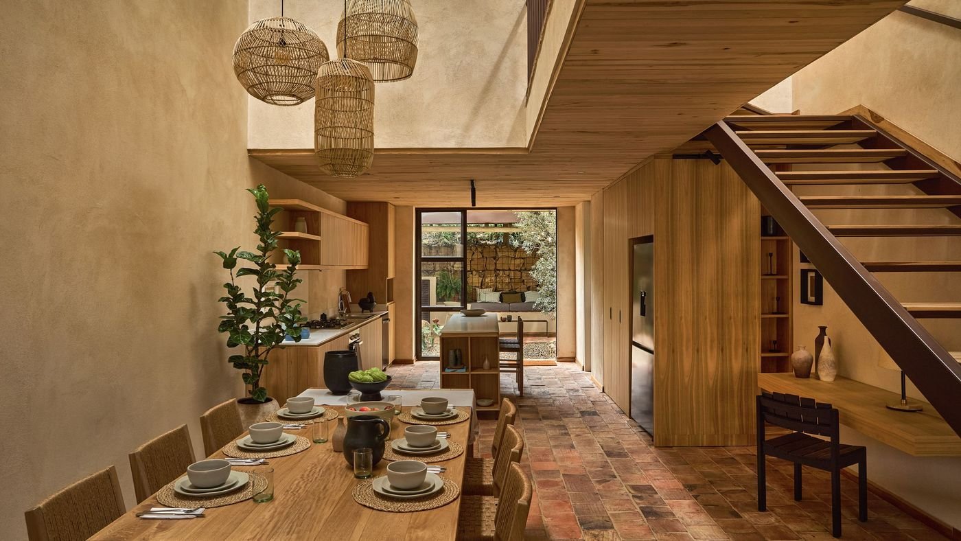 Comedor integrado con detalles en madera